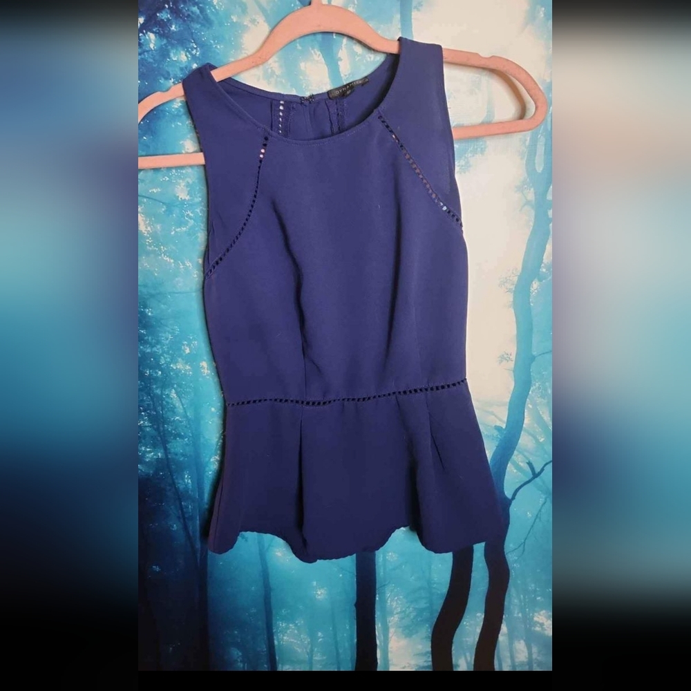 Fitted sleeleveless top